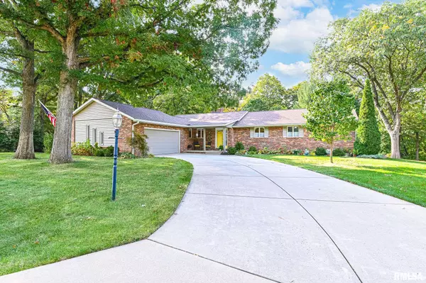 299 E WHITE OAK CT, East Peoria, IL 61611