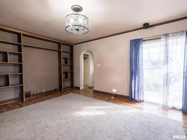 Creve Coeur, IL 61610,209 EHRETT ST