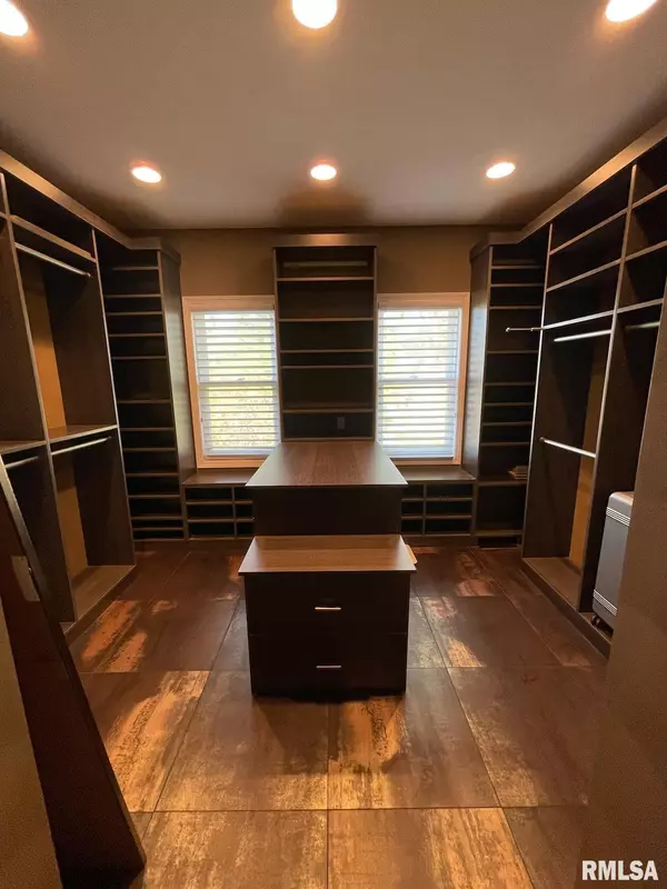 Peoria, IL 61614,7080 N AYCLIFFE DR