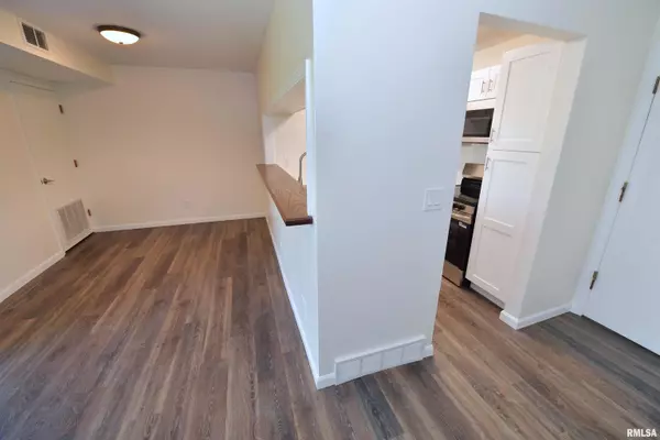 Peoria, IL 61614,3207 W WILLOW KNOLLS RD #66C