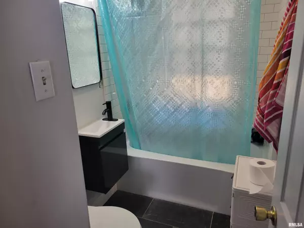 Peoria, IL 61604,417 W NEBRASKA AVE