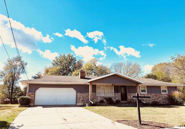 207 HEMLOCK ST, Pekin, IL 61554