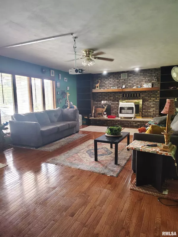 Canton, IL 61520-1486,26588 MAPLEWOOD LN