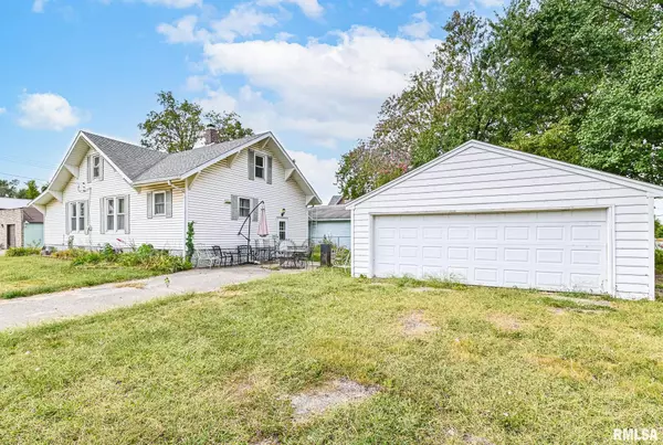 102 W ESSEX ST, Glasford, IL 61533