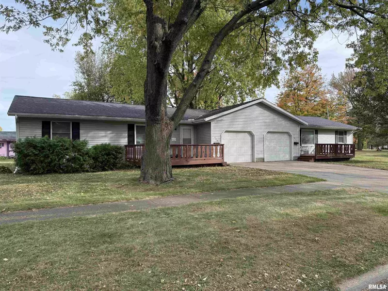 609 & 611 BURGESS ST, Eureka, IL 61530