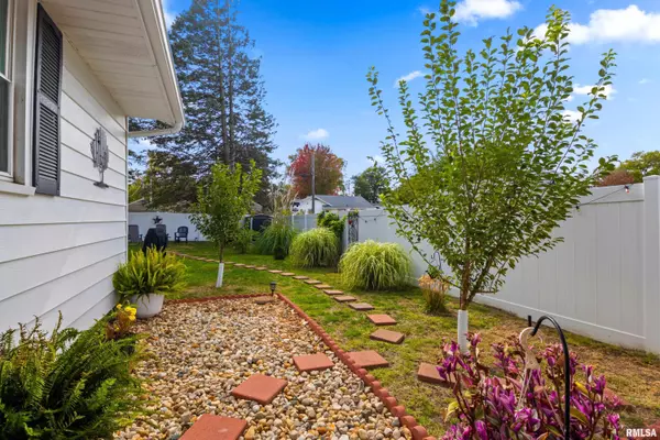 Canton, IL 61520,352 E BIRCH ST