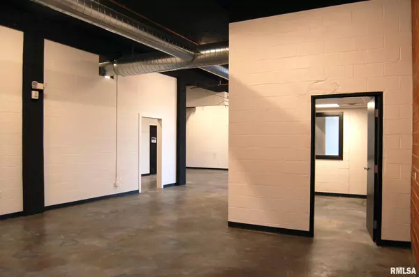 Peoria, IL 61614,6035 N KNOXVILLE AVE #102A