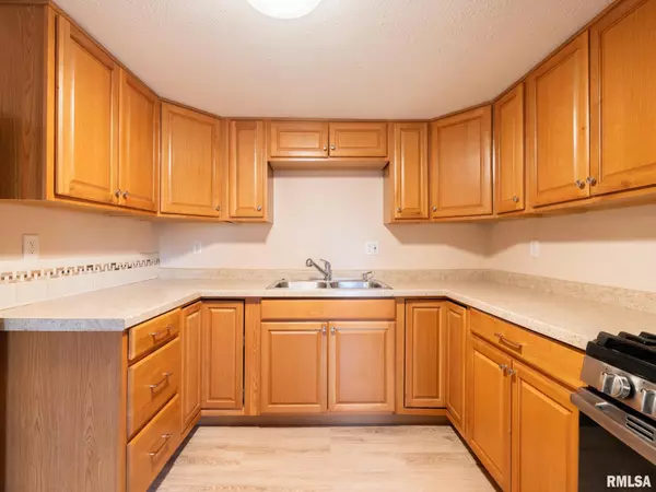 Peoria, IL 61604,2221 W TRIPP AVE