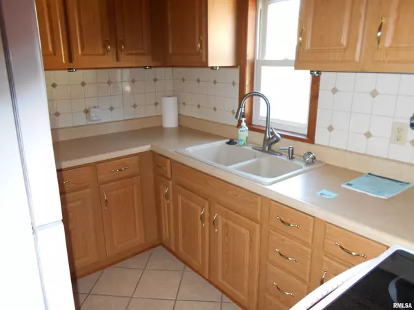 Macomb, IL 61455,702 & 708 W Piper ST