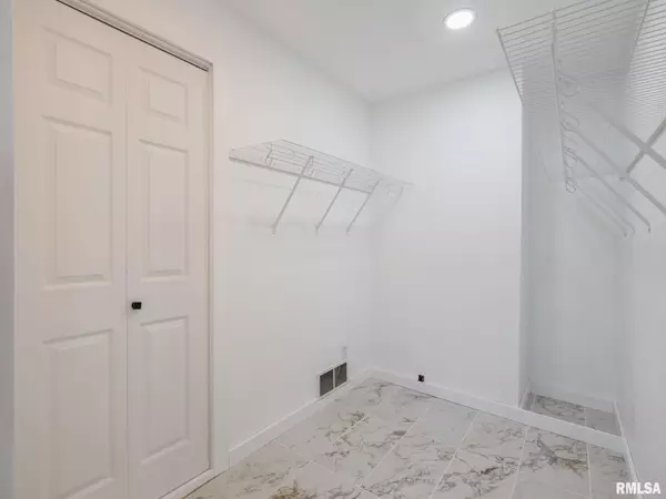 Dunlap, IL 61525,311 N 2ND ST