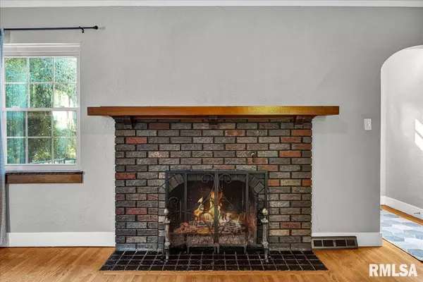 Peoria, IL 61604,317 W CORRINGTON AVE