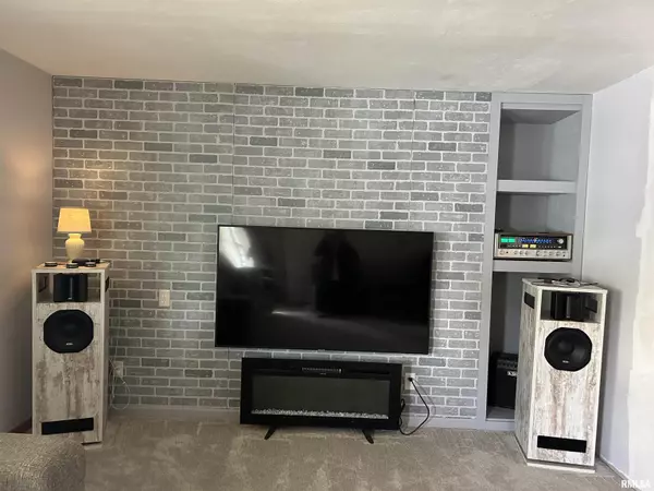 Washington, IL 61571,607 S SUMMIT DR