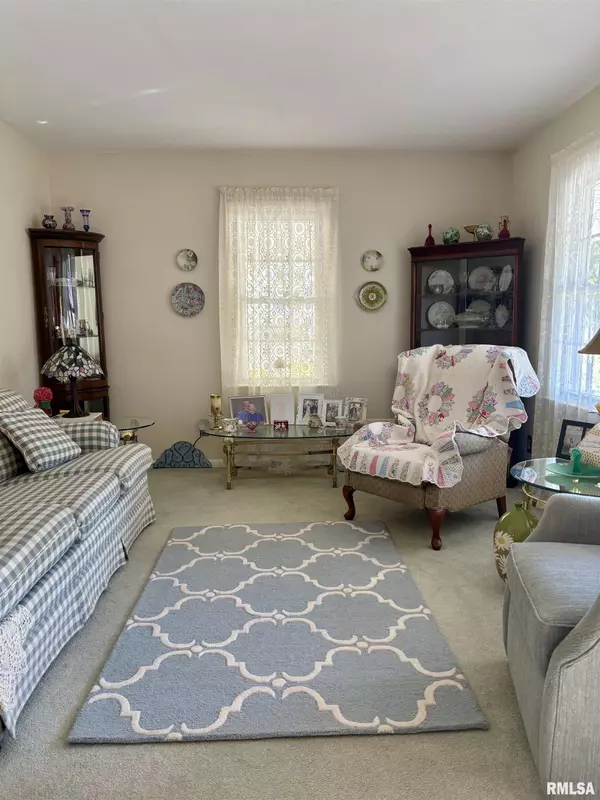 Peoria, IL 61615,611 W Forest Lawn AVE