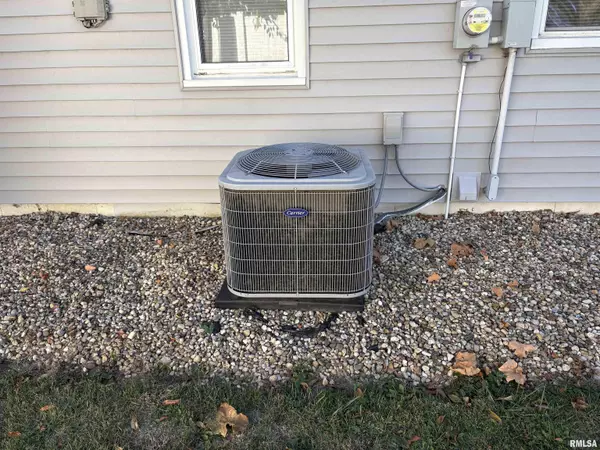 Peoria, IL 61604,1412 W MACQUEEN AVE