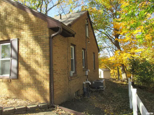 East Peoria, IL 61611,129 E AUTUMN LN