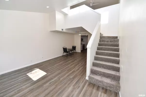 Peoria, IL 61614,3107 W WILLOW KNOLLS RD #5A