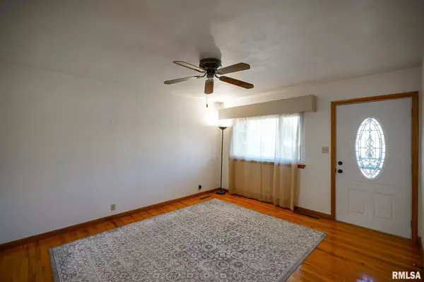 Canton, IL 61520,695 N 11TH AVE