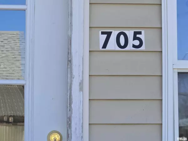 Lewistown, IL 61542,705 S MAIN ST