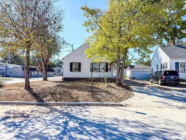 1229 S 8TH ST, Pekin, IL 61554