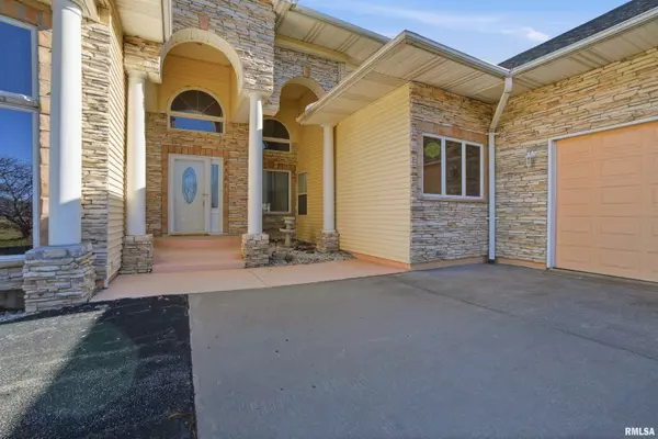 Canton, IL 61520,24211 N CARVER RD