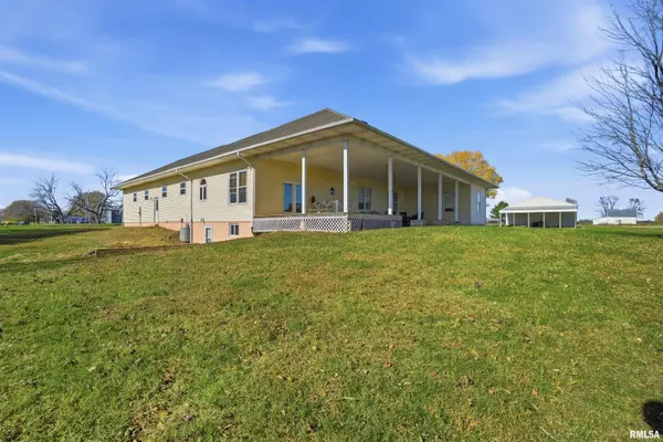 Canton, IL 61520,24211 N CARVER RD