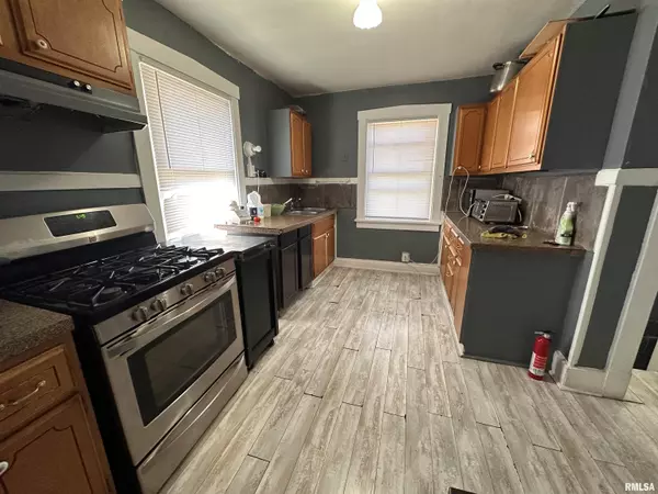 Peoria, IL 61605,3521 SW ADAMS ST