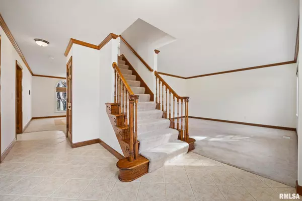 Peoria, IL 61615,6110 N OAK LEAF CT