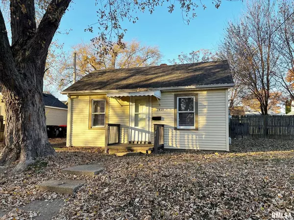 1411 E CRESTWOOD DR, Peoria, IL 61614