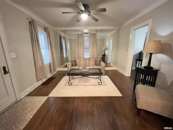 Peoria, IL 61603,822 E GIFT AVE