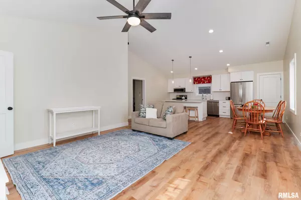 Delavan, IL 61734,607 E 2ND ST