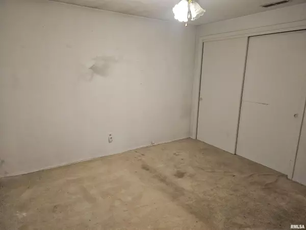 East Peoria, IL 61611,1604 SPRINGFIELD RD