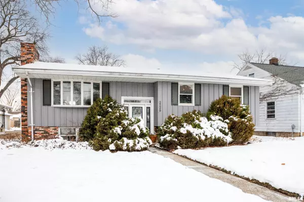 2229 W CALLENDER AVE, West Peoria, IL 61604