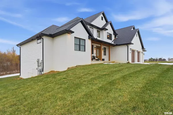 Pekin, IL 61554,201 Royal Point CT