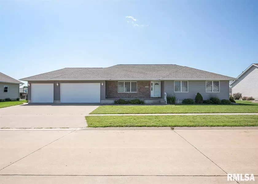 2117 11TH ST, Camanche, IA 52730