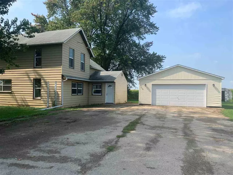 208 W LINCOLN RD, Eldridge, IA 52748