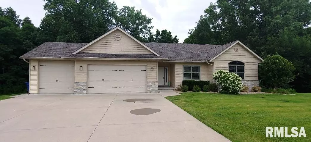 1533 WILDLIFE DR, Blue Grass, IA 52726