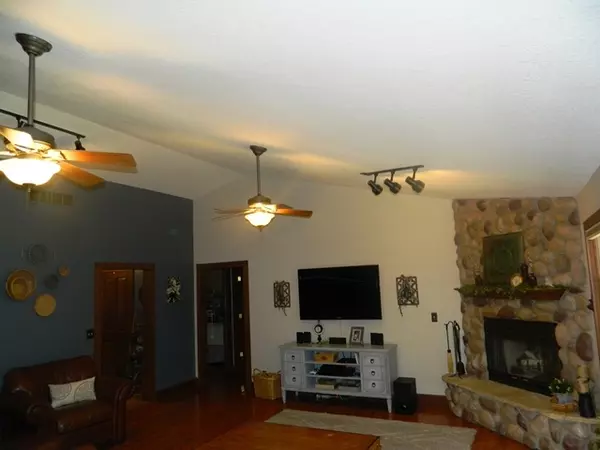 Calamus, IA 52729,2216 160TH AVE