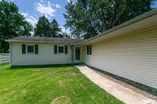 Hampton, IL 61256,1104 5TH ST