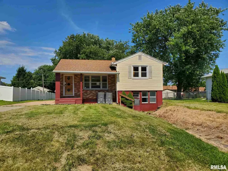 702 HILLCREST RD, Milan, IL 61264