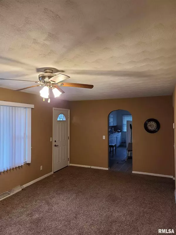 Andalusia, IL 61284,323 2ND Street East