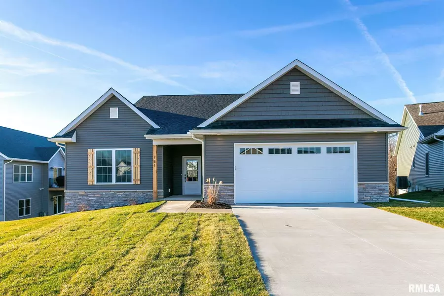 781 BLUESTEM CT, Blue Grass, IA 52726