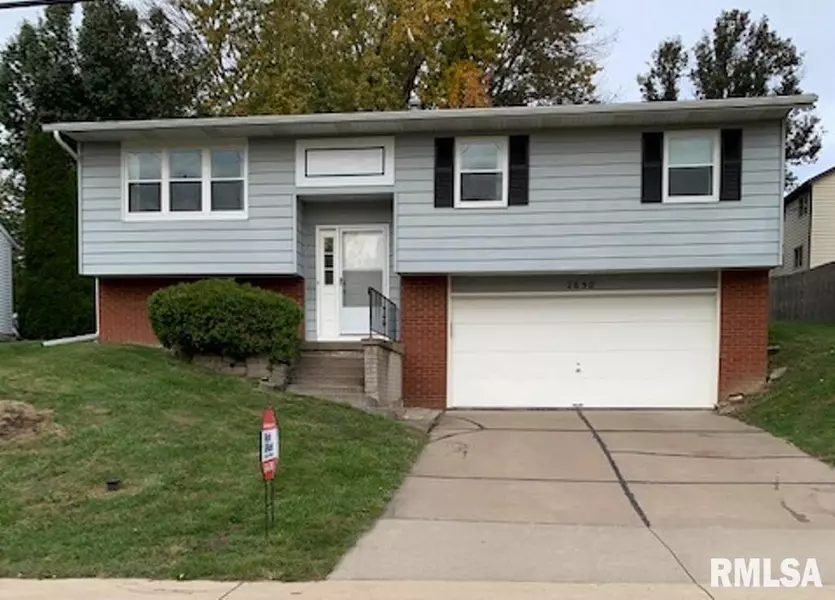 2650 TANGLEFOOT LN, Bettendorf, IA 52722