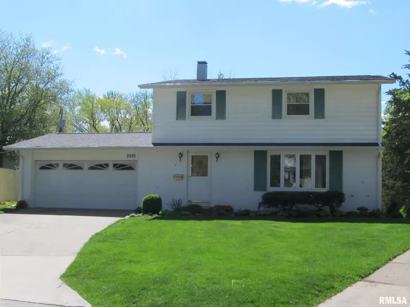 2223 AVALON CT, Bettendorf, IA 52722