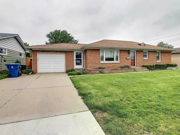 East Moline, IL 61244,637 29TH AVE