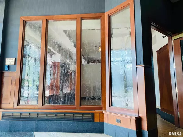 Moline, IL 61265,1601 RIVER DR #100