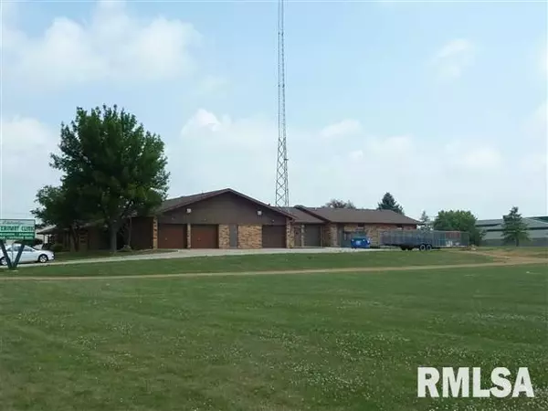 121 S 6TH AVE, Eldridge, IA 52748