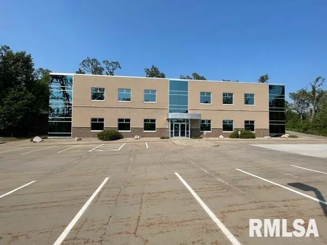1065 SIERRA CT, Cedar Rapids, IA 52402