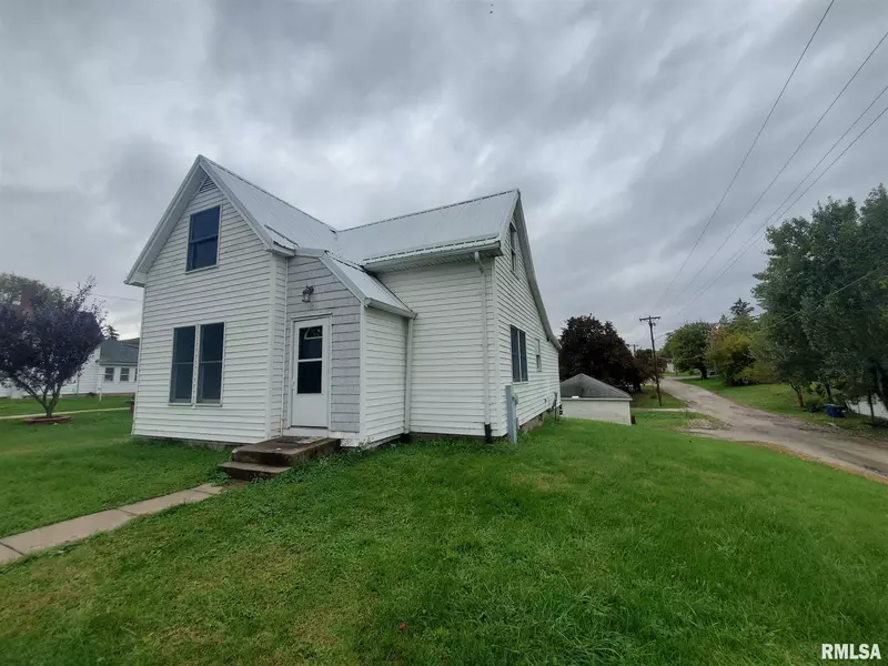 110 3RD ST, Sherrard, IL 61281