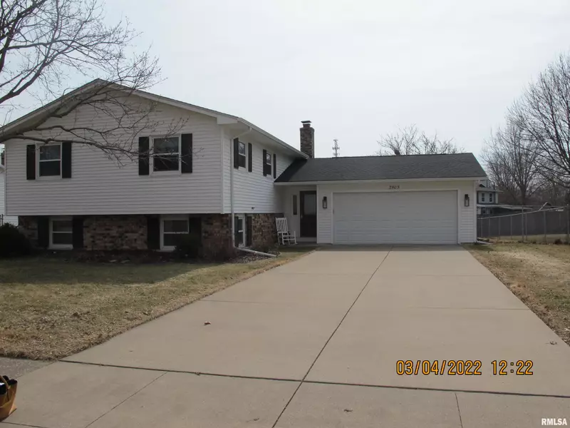 2903 W 35TH ST, Davenport, IA 52806