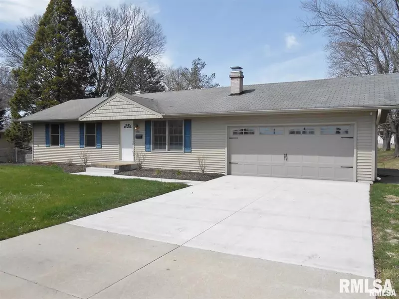 1738 MIDDLE RD, Bettendorf, IA 52722